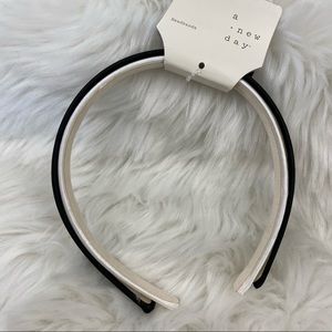 4/$20 A New Day 2 pack White Black Thin Headbands